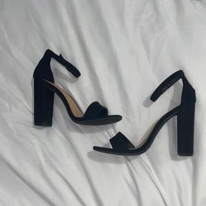 Black straps heel